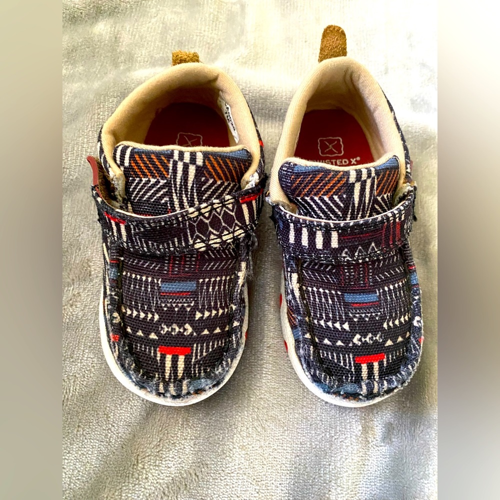 Twisted X infant shoes size 7